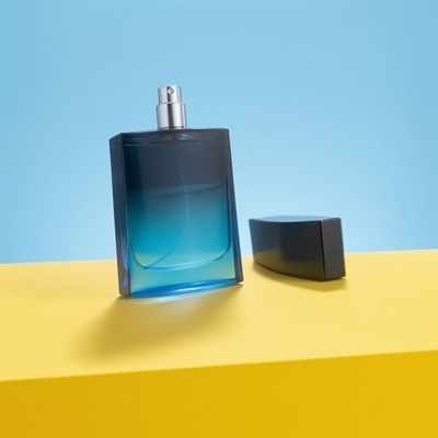 맞춤형 100ml 정사각형 유리 고급 및 우아한 빈 향수 병 펌프 스프레이어 경사 검은색과 파란색 15mm 목